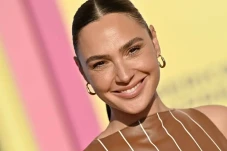 Gal Gadot Kecam Serangan...