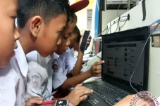 Pengguna Media Sosial...