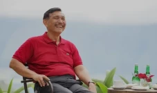 Dirawat di Singapura,...