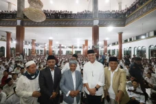 Kunjungi Pesantren di...