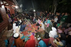 Ganjar Bikin Bahagia...