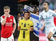 3 Pesepak Bola yang...