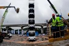 Chery Bangun Menara...