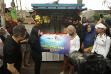 Dihadiahi HT dan Liliana...