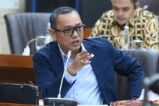 Andi Widjajanto Gabung...