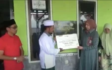Caleg Perindo Serahkan...