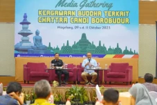 Pemasangan Chattra di...