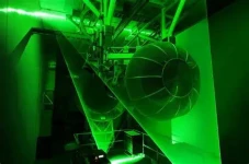Ilmuwan Siapkan Laser...