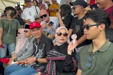 Ditemani TGB Nonton...
