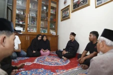 Melayat ke Rumah Ketua...