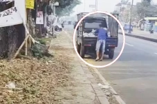 Viral Mobil Pikap Buang...