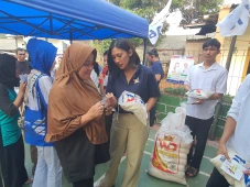 Bagikan Beras Premium...