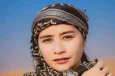Prilly Latuconsina Dibuat...