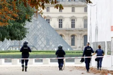 Museum Louvre dan Istana...