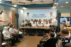 Resmikan Media Center...