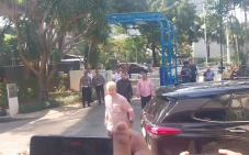 Indonesia Menghadapi...
