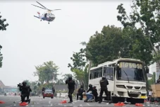 Libatkan Helikopter...
