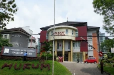 10 Kampus dengan Jurusan...