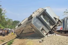 KA Argo Semeru dan Argo...
