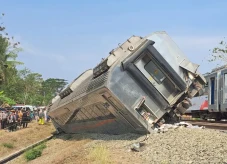 Imbas Kecelakaan Kereta,...