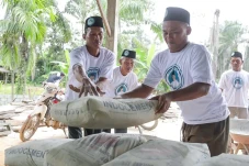 Warga Desa di Langkat...