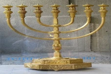 Mengenal Menorah, Lambang...