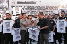 Relawan Buruh dan Ratusan...