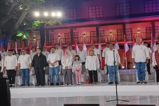 Tiba di Gedung Arsip...