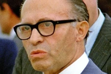 Menachem Begin Bawa...