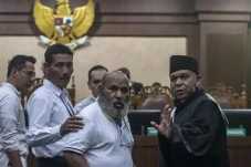 Kelakuan Tidak Sopan...