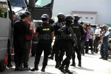 Densus 88 Tangkap 6...