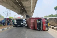 Hindari Truk Putar Balik,...