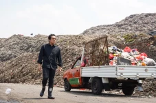 Cek Tumpukan Sampah...