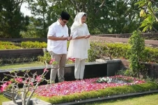 Ziarah Makam sang Ayah,...