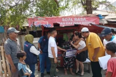 Terharu Dapat Bantuan...