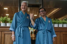 Momen Ganjar dan Mahfud...