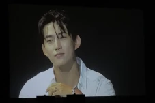 Taecyeon 2PM Fasih Nyanyikan...