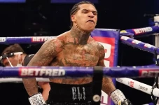 Conor Benn Kalahkan...