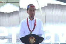 Presiden Jokowi Resmikan...