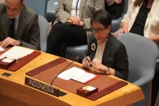 Menlu Retno Cecar DK...