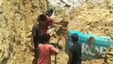 2 Pekerja Tewas Tertimpa...