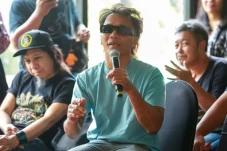 Manggung Bareng God...