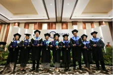 Singgung Mendiang Ibu,...