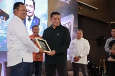 Lewat Buku, Jenderal...