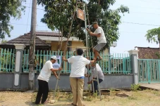 Santri Ganjar Beri Bantuan...