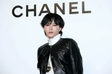 G-Dragon Tepis Pakai...