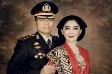 Kisah Cinta Uut Permatasari...