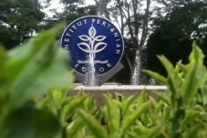 4 Institut Terakreditasi...