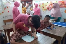 Anak Disabilitas Butuh...