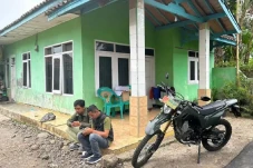 2 Warga Kebonpedes Sukabumi...